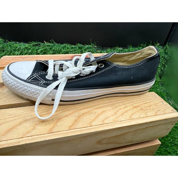Converse-Chuck Taylor-Low Tops- Black/White- Size 5.5M